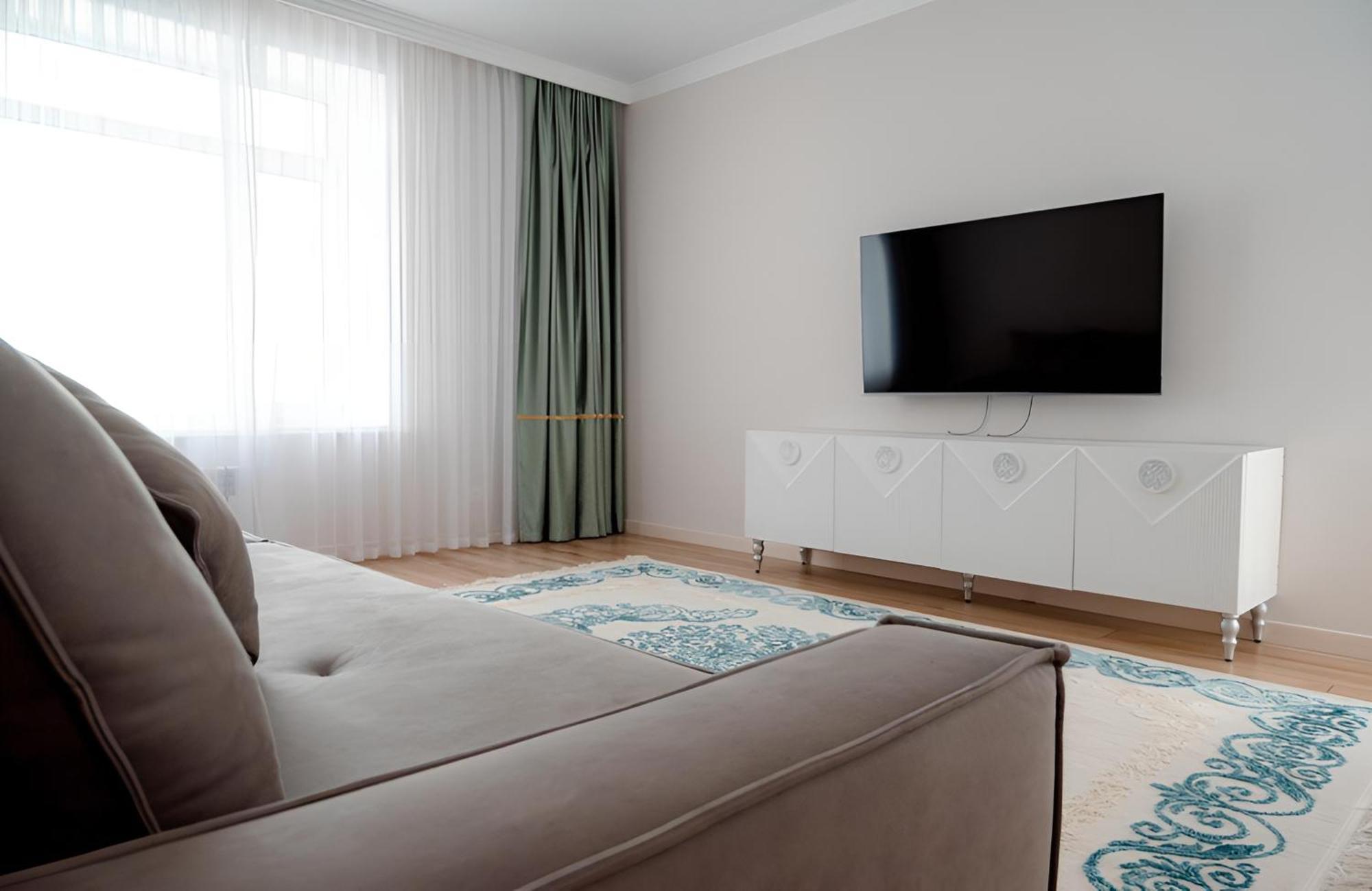 Apartment новая 2х ком кв люкс в центре *